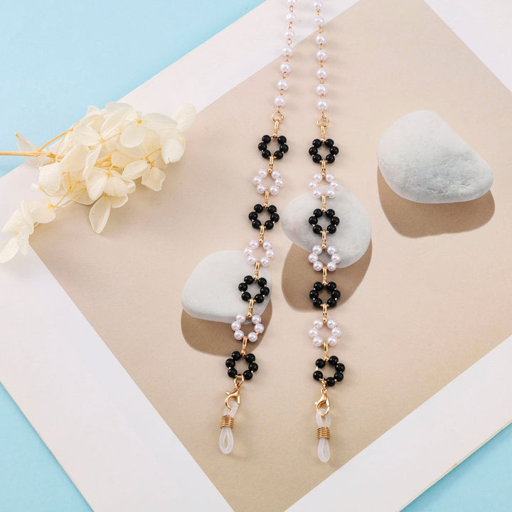 Elegant Beaded Eyewear Chain Bowlift
