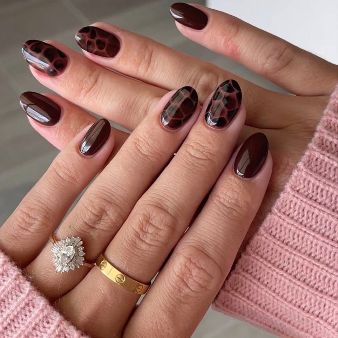 Artful Nail Art with Modern Design Bowlift