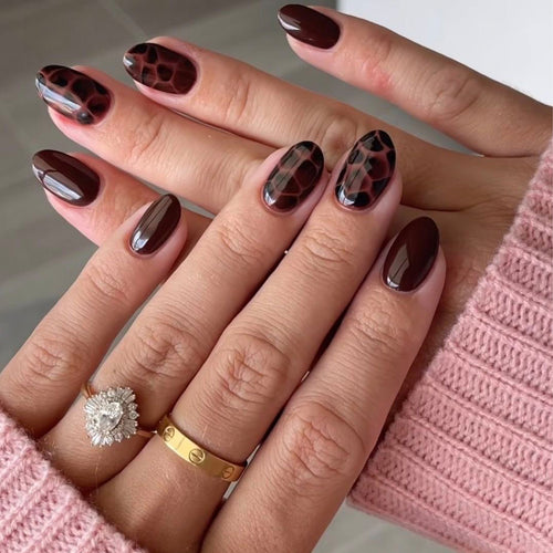 Artful Nail Art with Modern Design Bowlift