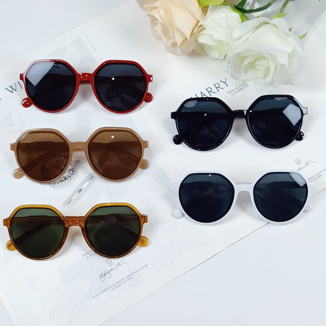 Women’s Geometric Sunglasses with Extravagant Accent Bowlift