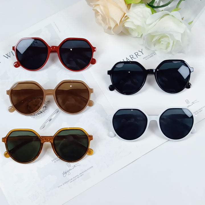 Women’s Geometric Sunglasses with Extravagant Accent Bowlift