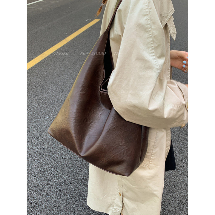 Sleek Soft Leather Hobo Bag Bowlift