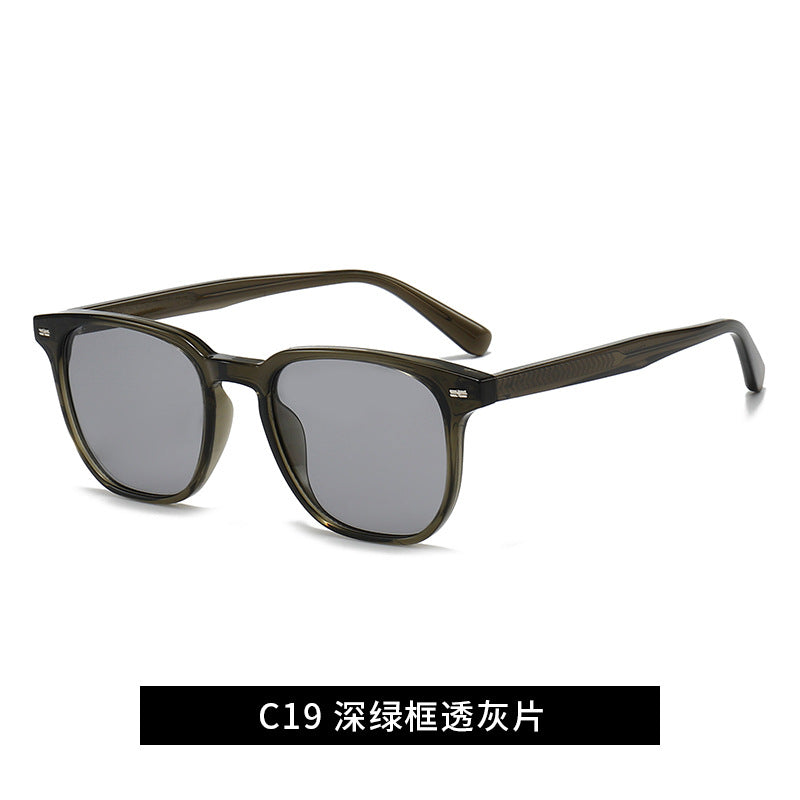 Ladies fashionable sunglasses with trendy gradient Bowlift