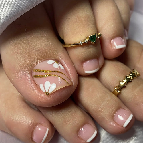 Artistic toenail art Bowlift