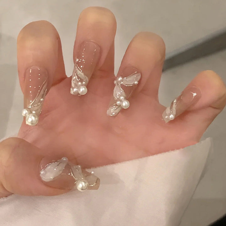 Artificial nails with pearl design and elegant decoration Bowlift