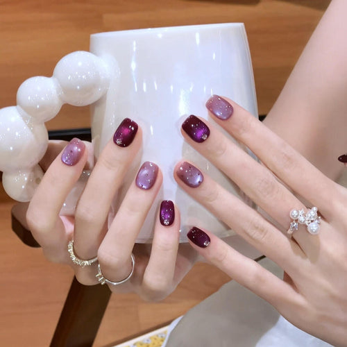 Artificial Nail Set with Modern Gradient and Glitter Effects Bowlift
