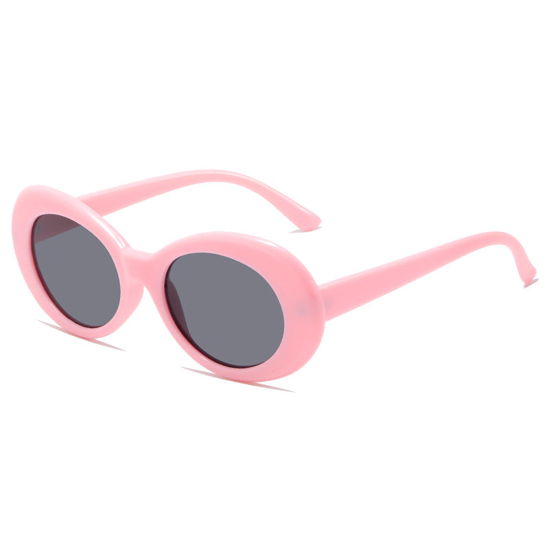 Ladies retro-inspired sunglasses with an elegant, oval frame Bowlift