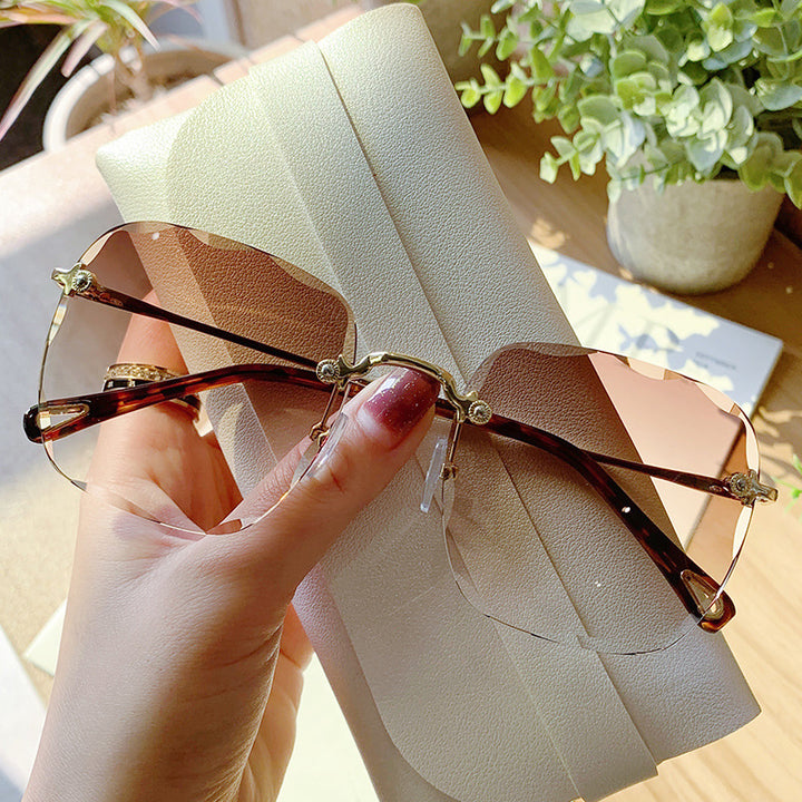 Women's stylish wing sunglasses with high-quality metal frame Bowlift