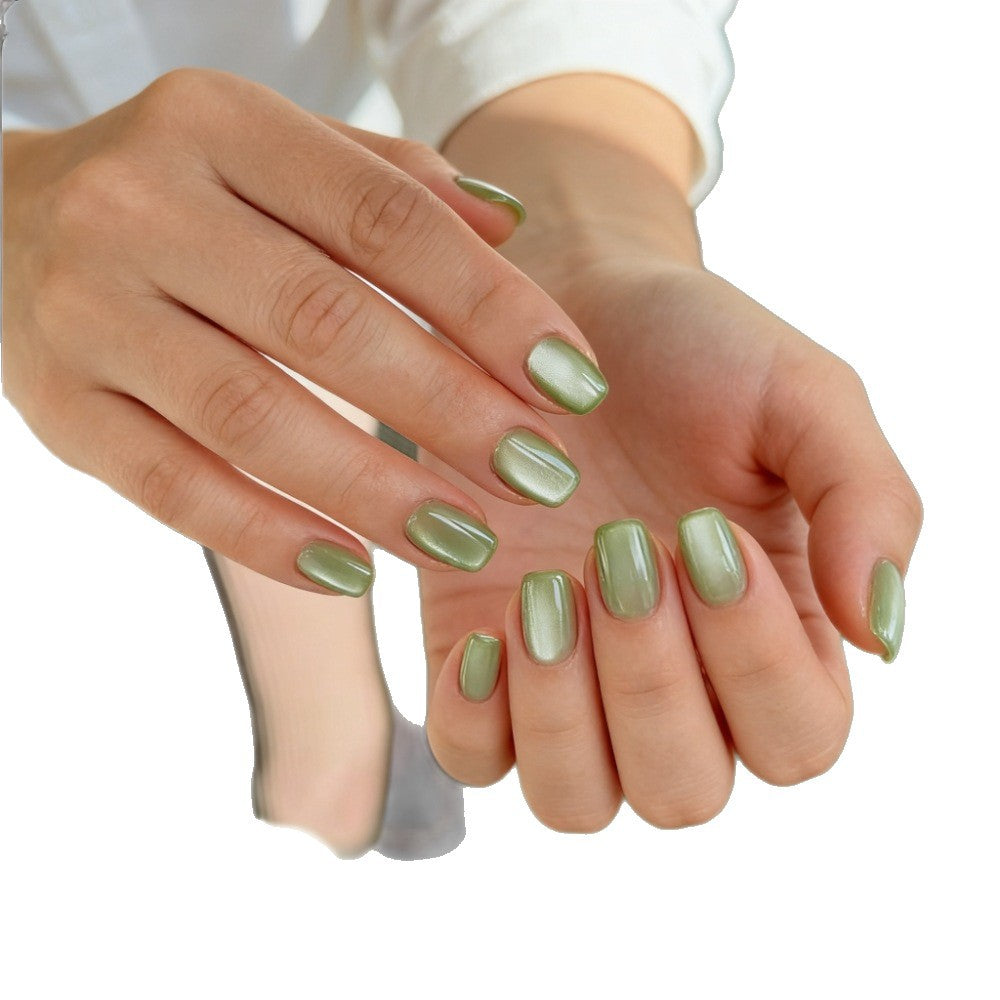 Stylish artificial nails with elegant high-gloss finish Bowlift