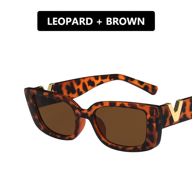 Ladies elegantly cut sunglasses in modern design Bowlift
