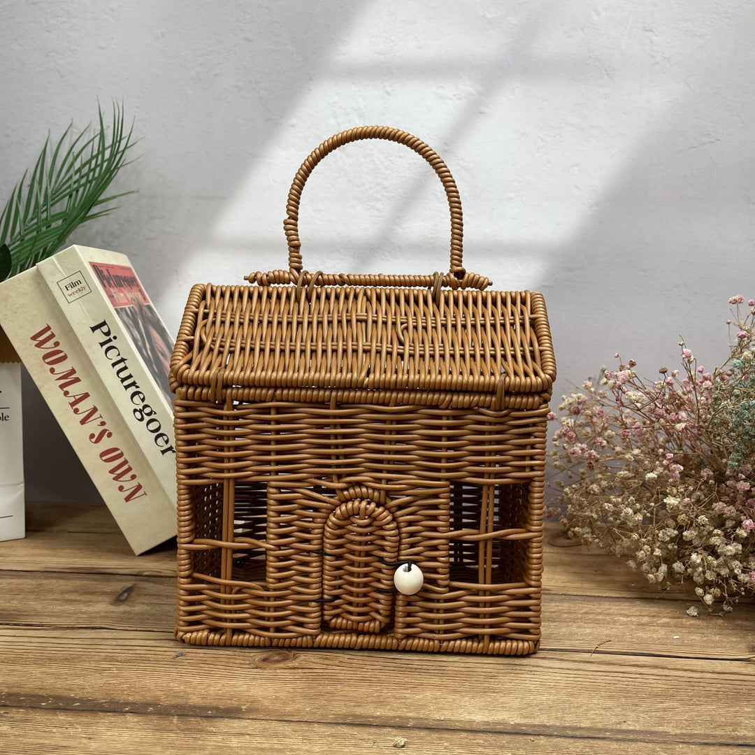 Women's stylish braided basket with rounded roof Bowlift