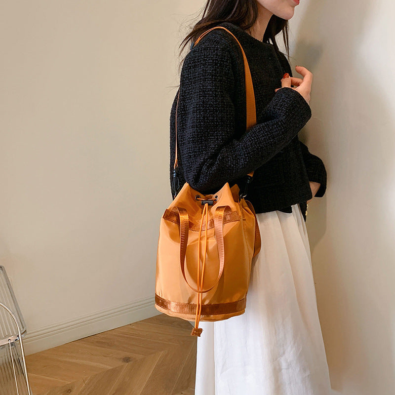 Comfortable sports bag with removable shoulder strap Bowlift