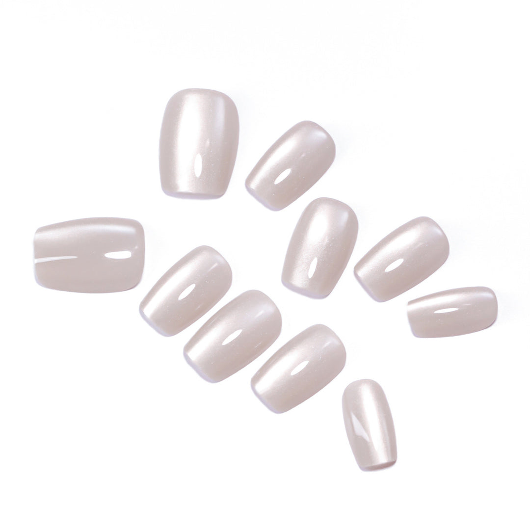 Artificial nail art with shiny surface Bowlift