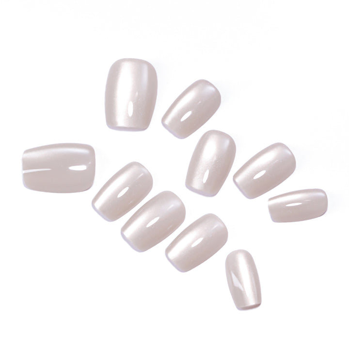 Artificial nail art with shiny surface Bowlift