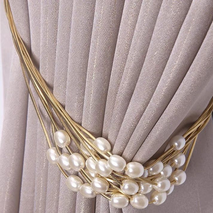 Decorative curtain holder with bead accent Bowlift