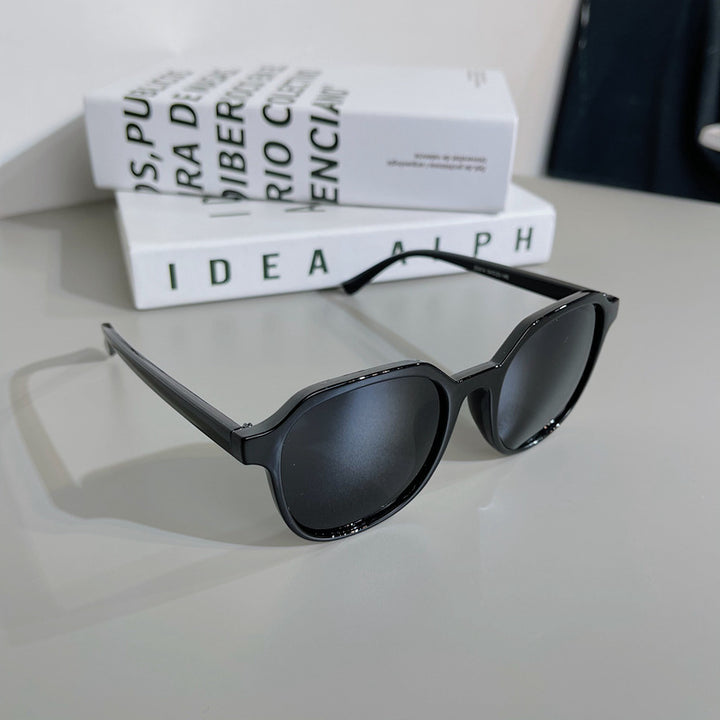 Fashionable Vintage Sunglasses with Wide Frame Bowlift