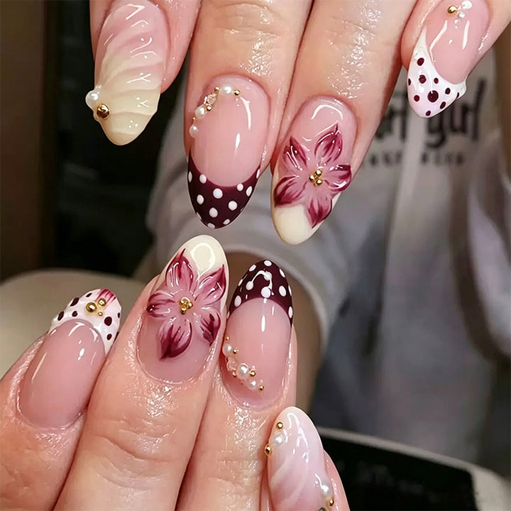 Elegant artificial nails set with floral accents Bowlift