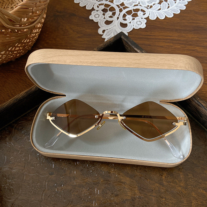 Fashionable Retro Sunglasses in Geometric Design Bowlift