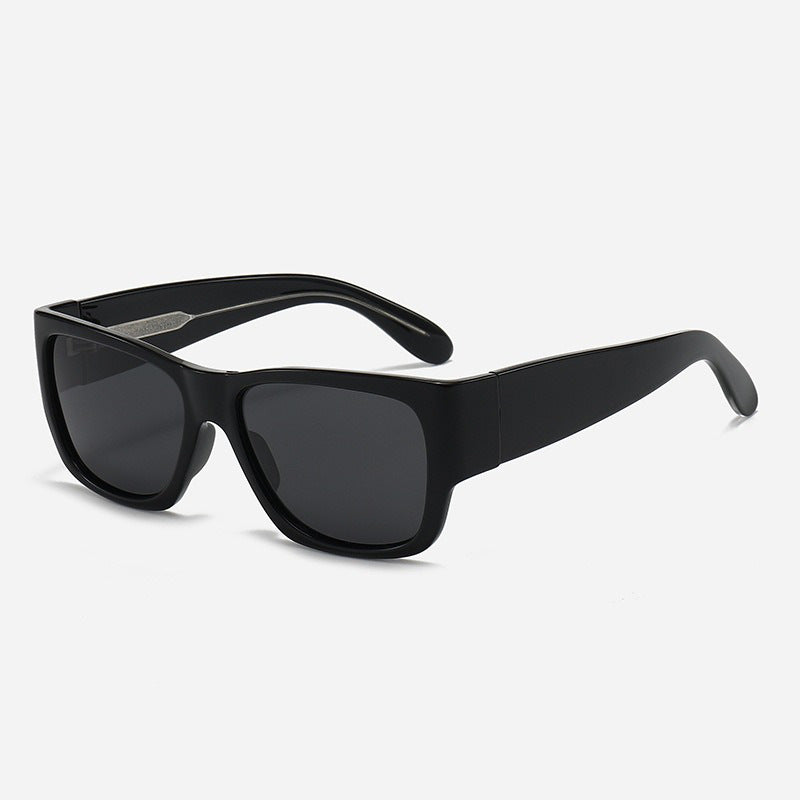 Women trendy sunglasses in minimalist design Bowlift