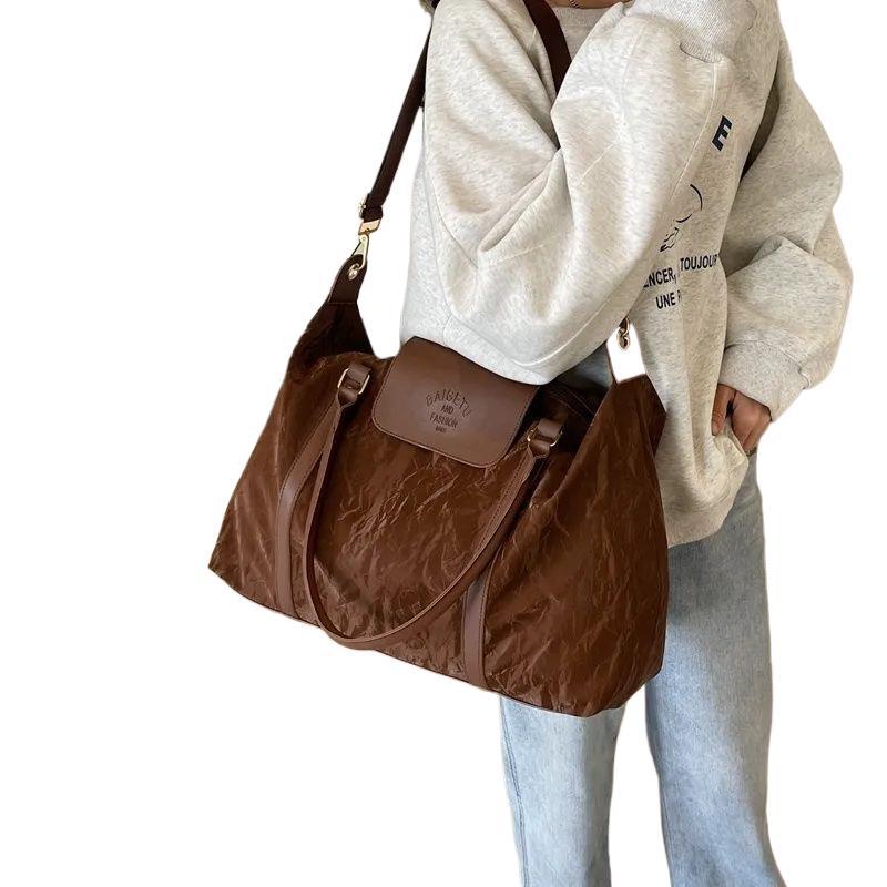 Elegant Weekend Bag Bowlift