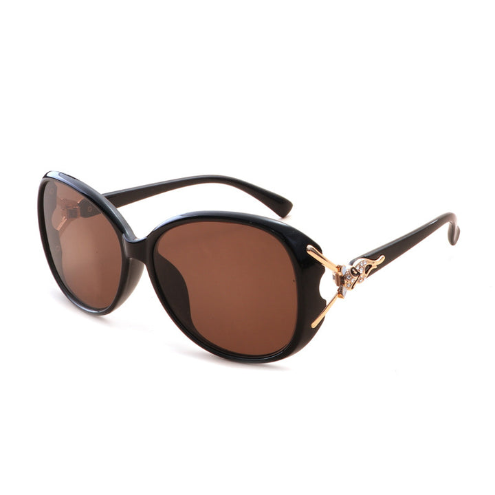Ladies Luxurious Oversize Sunglasses with Stylish Decor Bowlift