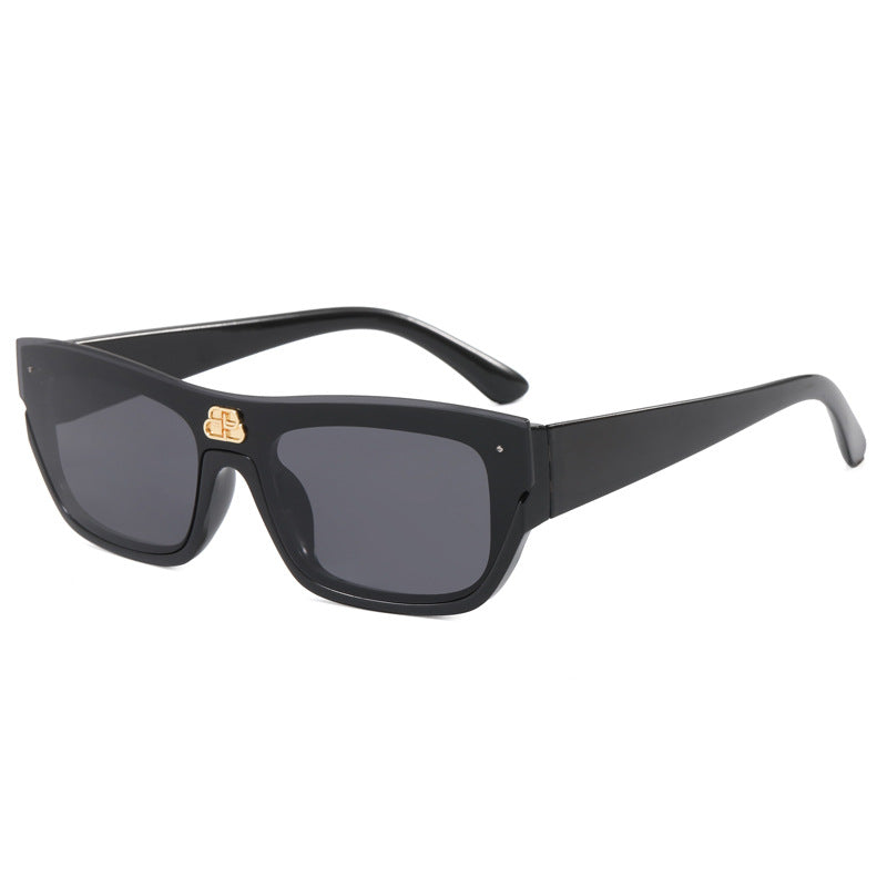 Women's fashionable oversized sunglasses with striking design Bowlift