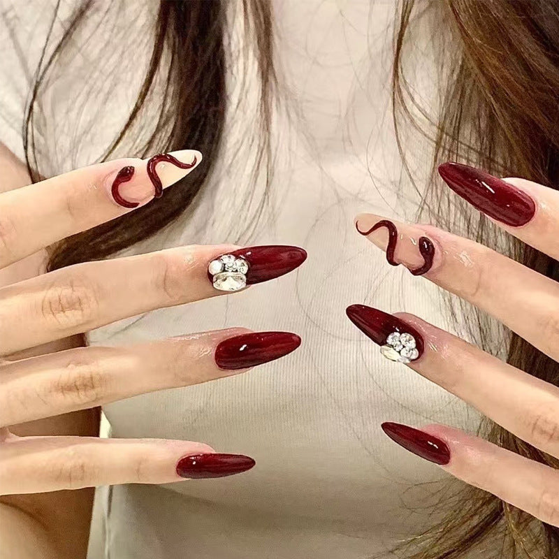 Elegant Press-On Nail Tips with Gold Accents Bowlift