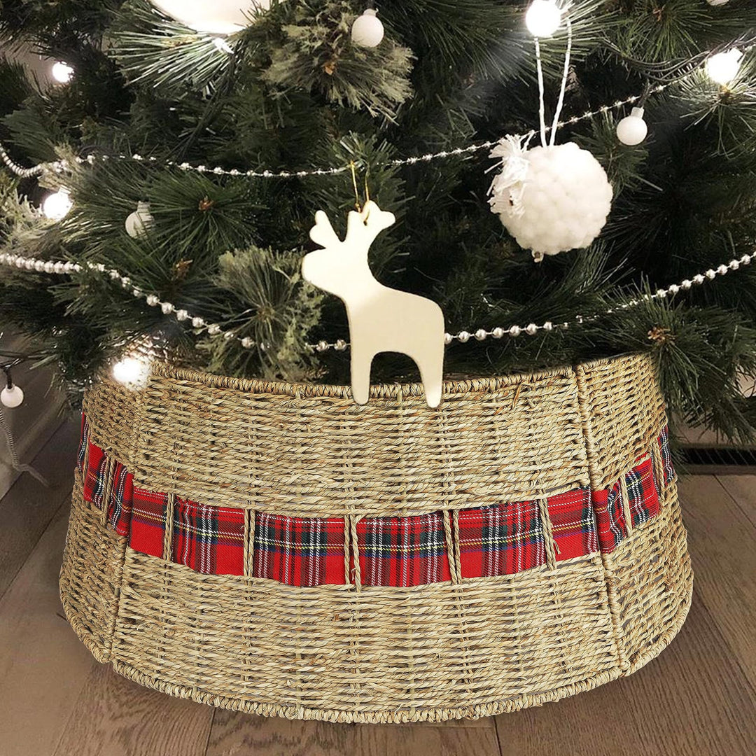 Decorative Christmas tree stand made of wicker Bowlift