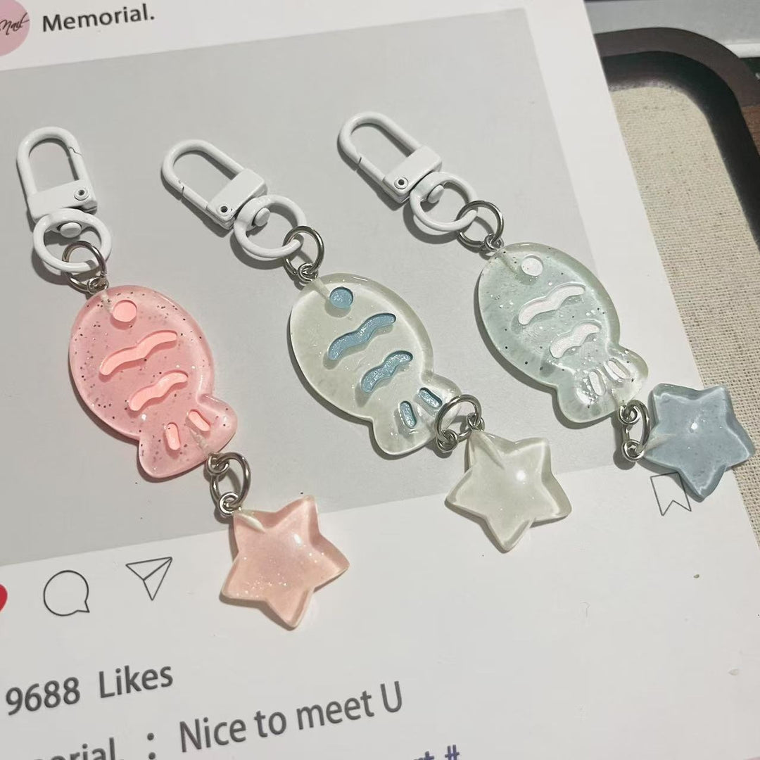 Playful keychain with fish and star motif Bowlift