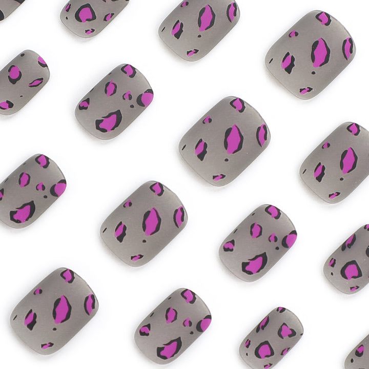 Artificial Nail Art with Leopard Pattern Bowlift