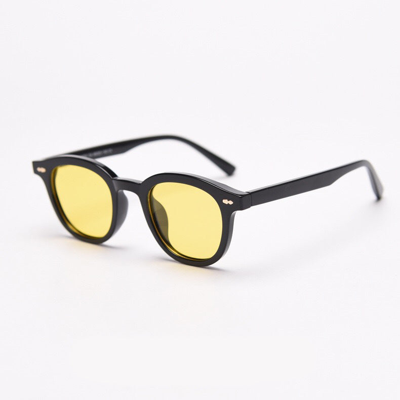 Fashionable sunglasses with round lenses and stylish frame Bowlift