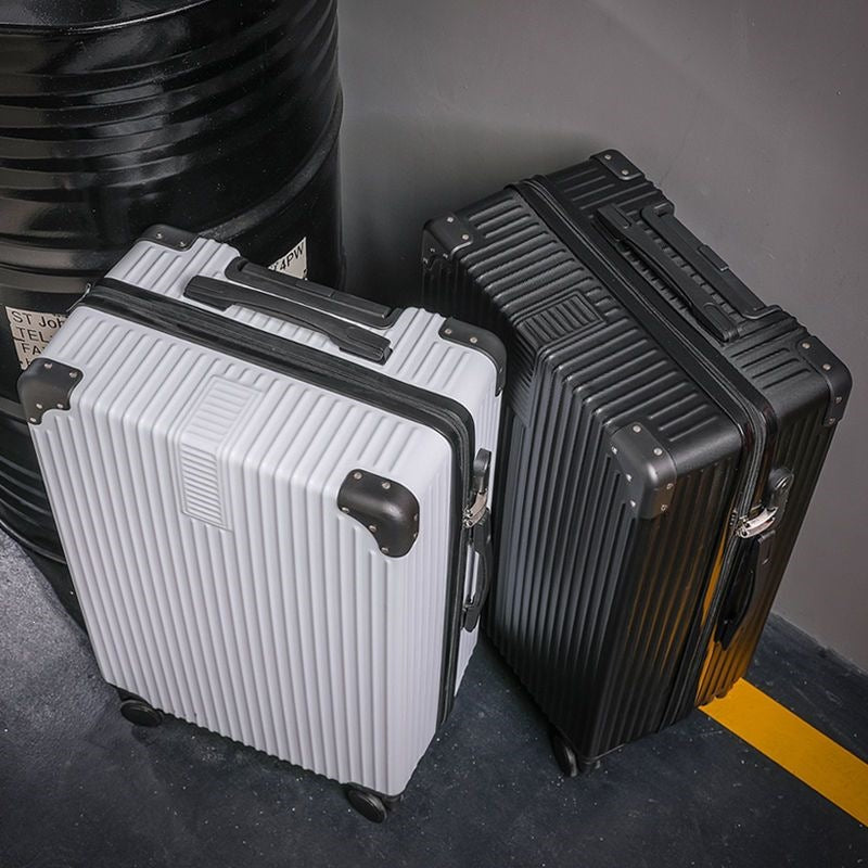 Hard Shell Suitcase With High Strength Material And TSA Lock Bowlift