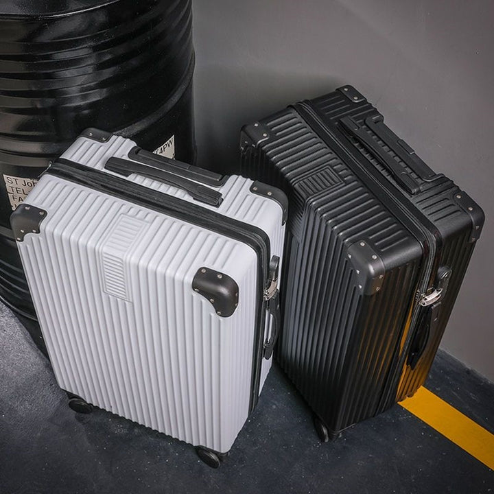 Hard Shell Suitcase With High Strength Material And TSA Lock Bowlift