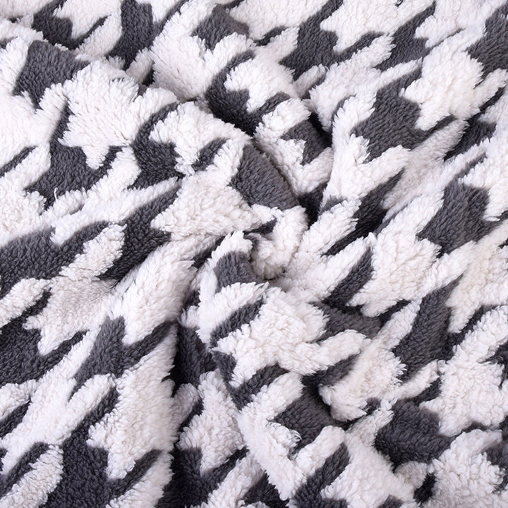 Ladies cuddle blanket with unique houndstooth pattern Bowlift