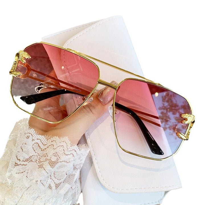 Ladies square sunglasses with luxurious metal frame Bowlift