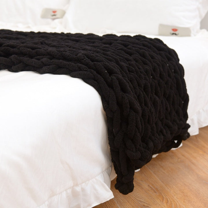 Oversized chunky knit throw blanket with plush chenille yarn Bowlift
