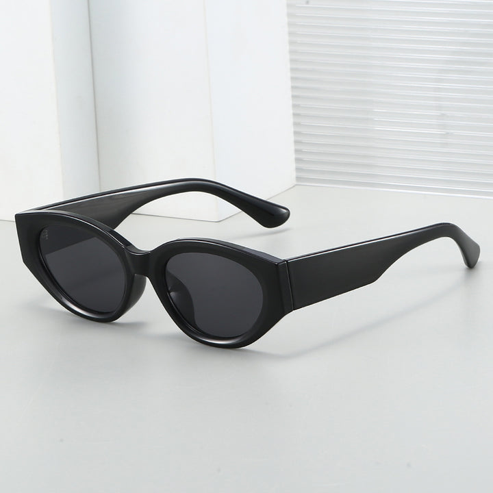 Women Cat-Eye Sunglasses with modern, transparent frame and UV protection Bowlift