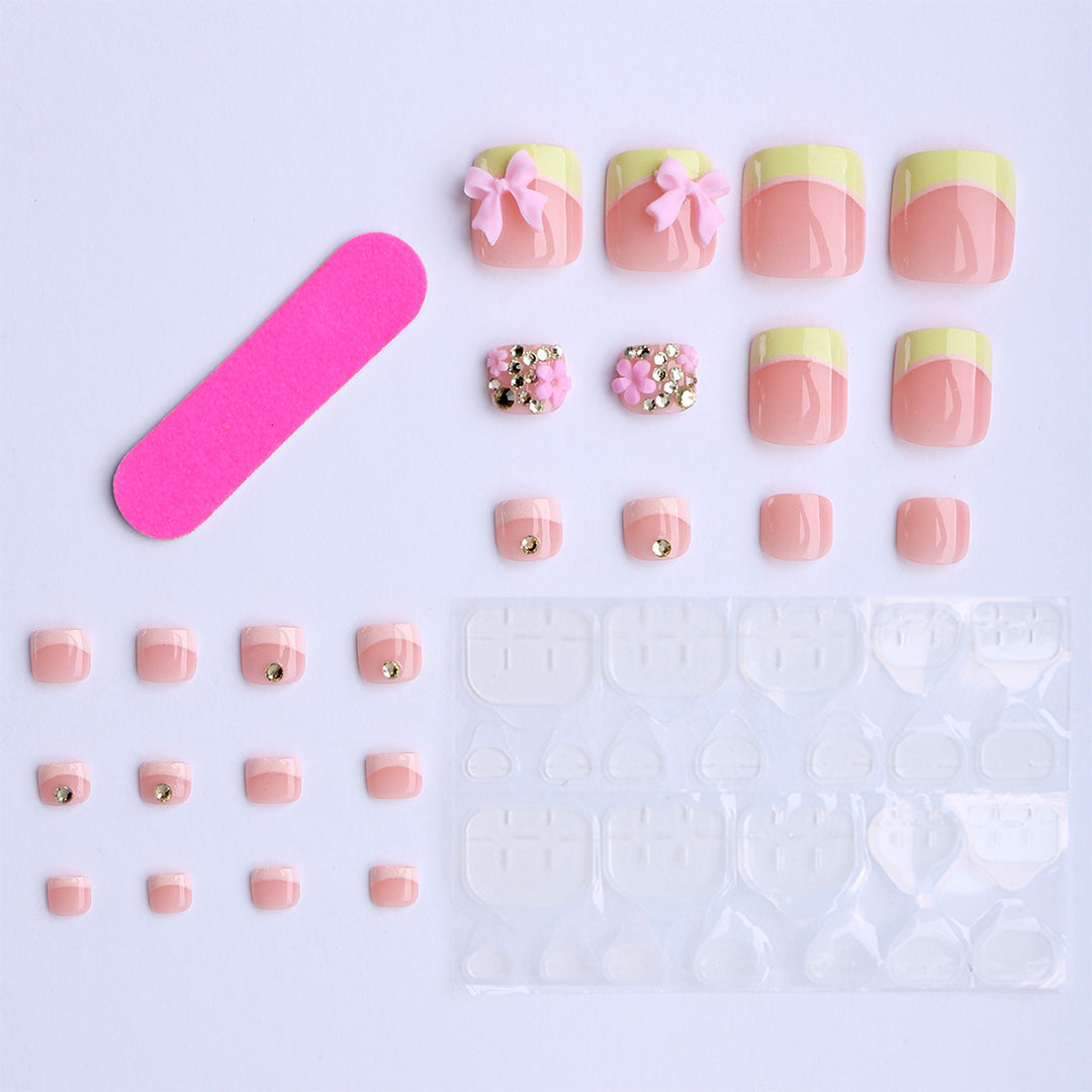 Artful toenails with elegant 3D decorations Bowlift