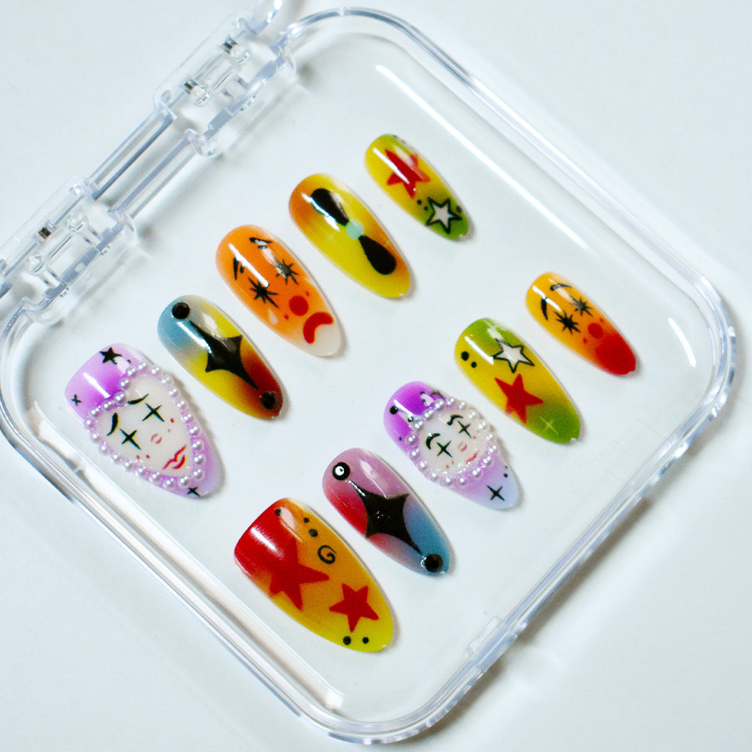 Artistic Kiss-Themed Press-On Nail Art Bowlift
