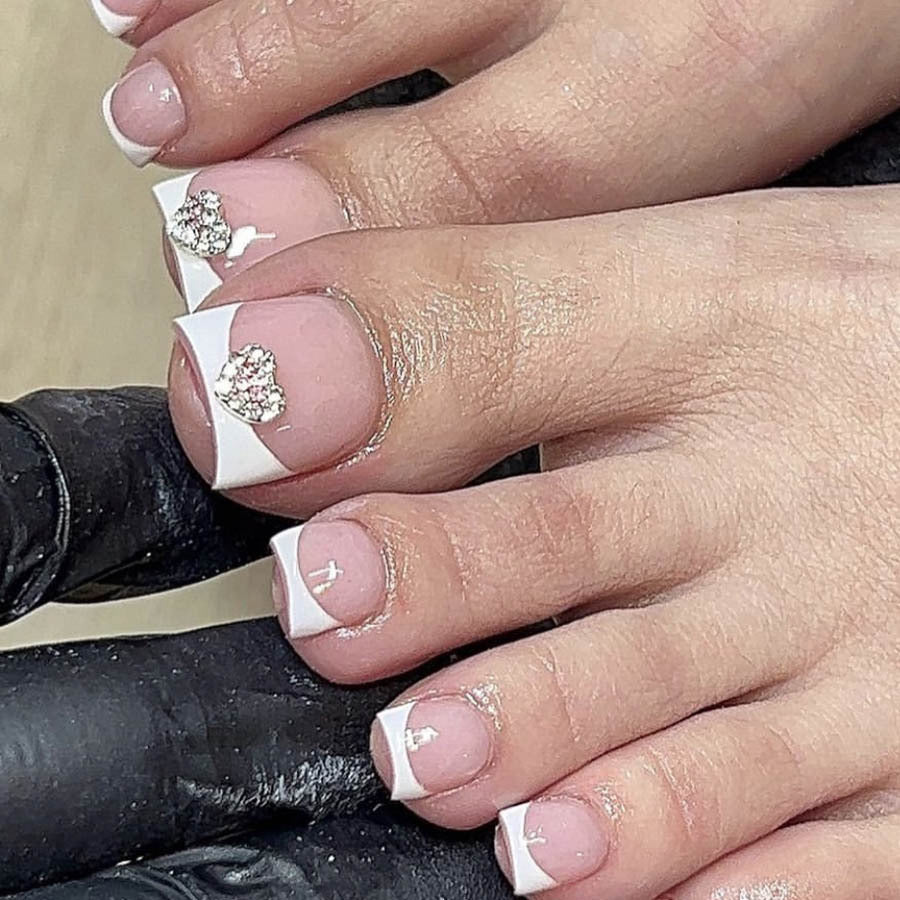 Artifical nail set with glamorous heart design and elegant French tip Bowlift