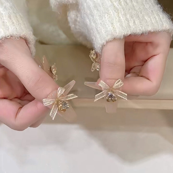 Artificial nail set with elegant 3D patterns and delicate accents Bowlift
