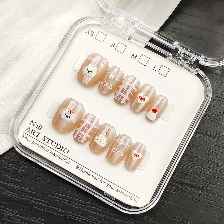 Glamorous Artificial Nails with Shimmering Design Bowlift