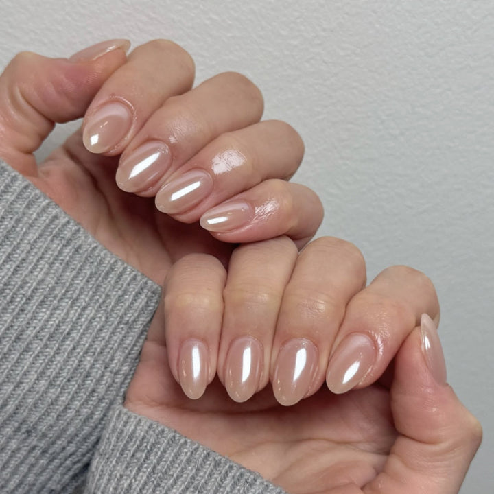 Artificial nail art with playful dots and bows Bowlift