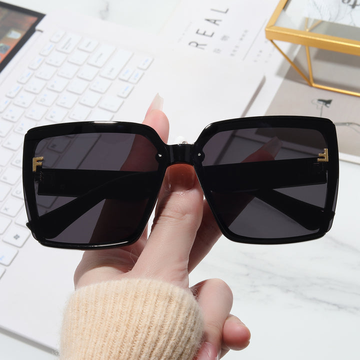Women oversized sunglasses with distinctive frame Bowlift