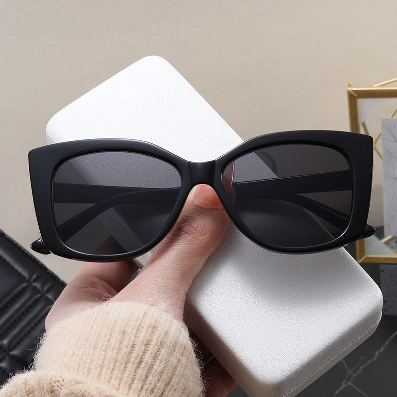 Women's Fashion Cat-Eye Sunglasses with Modern Design Bowlift