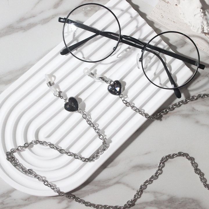 Fashionable glasses holder chain with heart pendants Bowlift