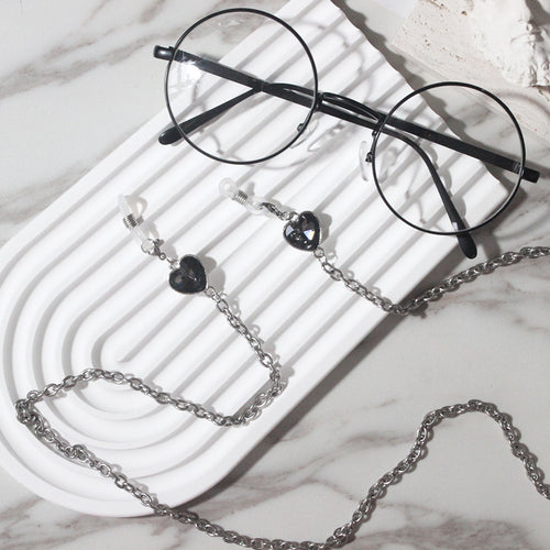 Fashionable glasses holder chain with heart pendants Bowlift