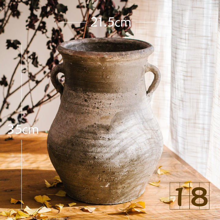 Rustic ceramic pot with handmade design Bowlift