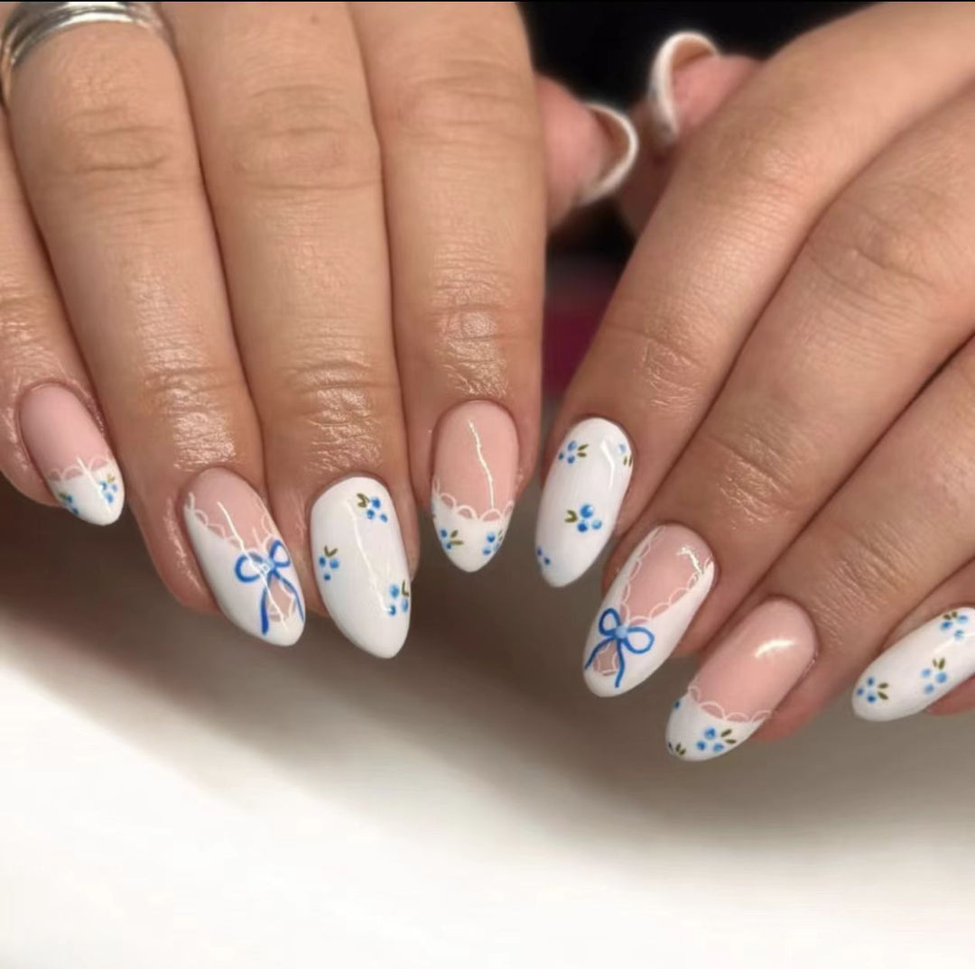 Artificial nails with charming flower and bow decor Bowlift