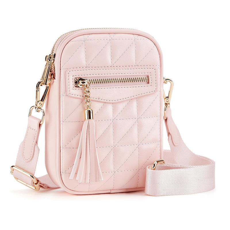 Stylish shoulder bag with quilted design and Bowlift pendant